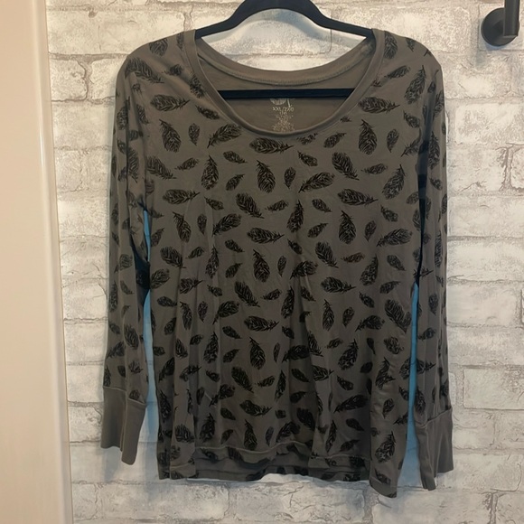 Women’s Op long sleeve gray with black feather print XXL (fits like a M/L) - Picture 1 of 3